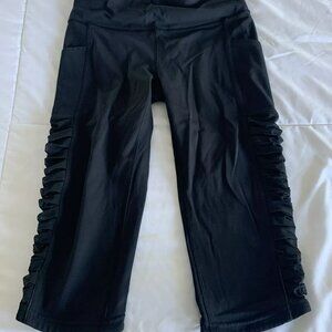 Lululemon Leggings Size 6 With Side Pockets And Ruffled Mesh On Sides Of Legs